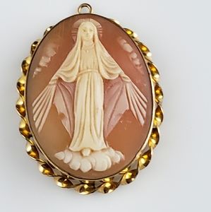 AMCO 10kt Gold Mary Cameo Pendant